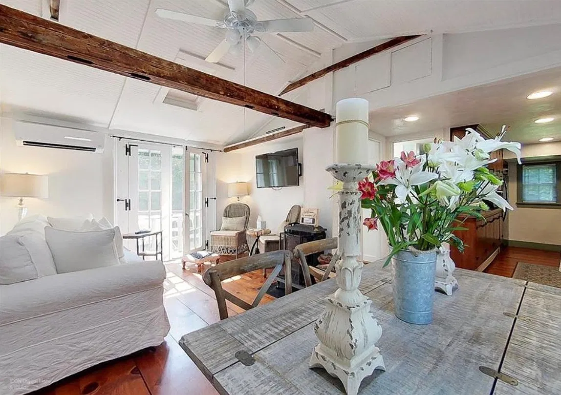 377 Third Beach Rd — Photo 2