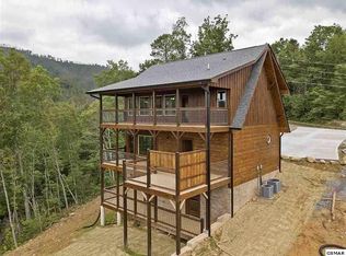 883 Chestnut Dr, Gatlinburg, TN 37738