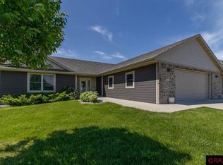 1933 Lexington Ln, North Mankato, MN 56003