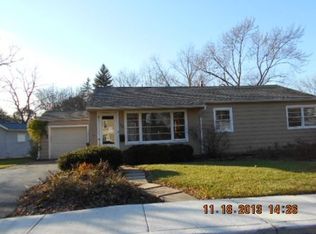 76 Sheridan St, Elgin, IL 60123