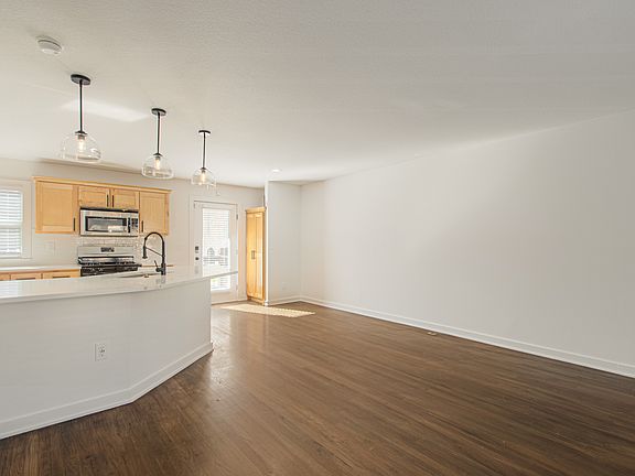 3rd image of 4536 Jefferson St Unit 4