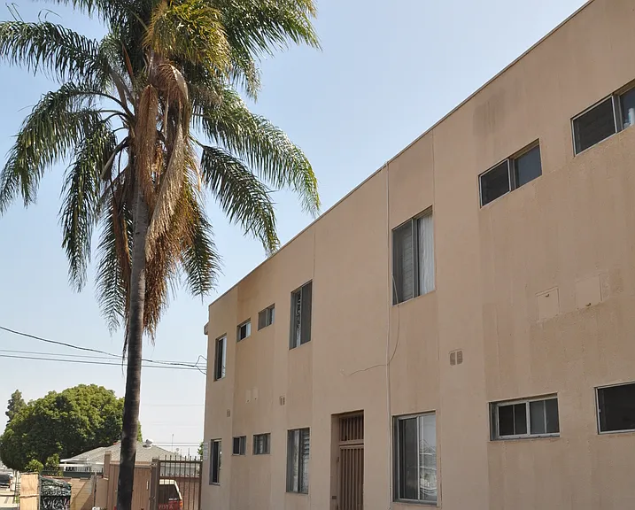 Royal Palms Apartments — Photo 13