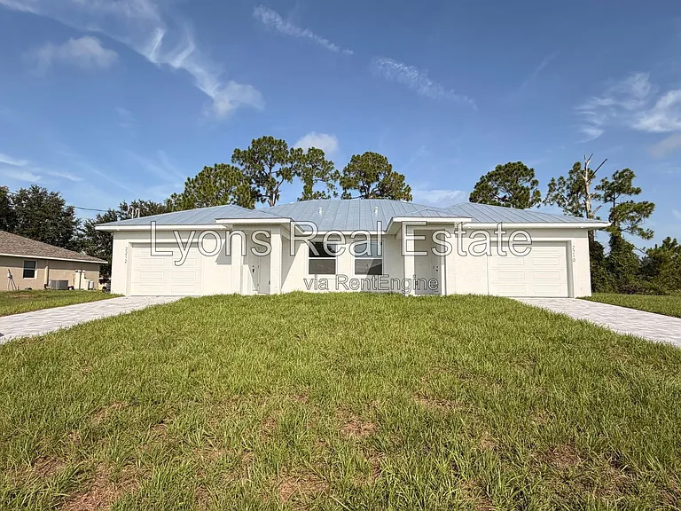 2210 Armour Rd — Photo 2