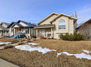 60 S Fenwood Close, Sylvan Lake, AB T4S 2K4
