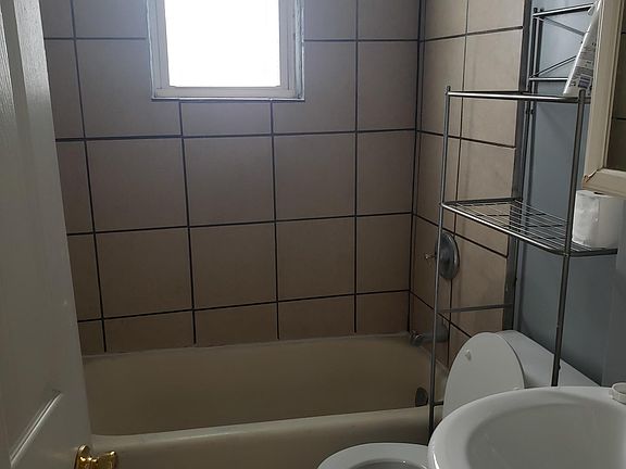 4th image of 1821 Greenup St #1