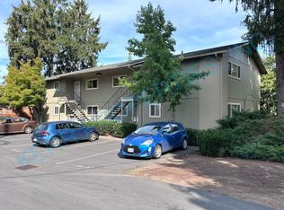 8537 NE Halsey St, Portland, OR 97220