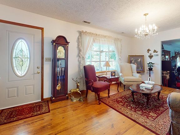 5th image of 2 Lakeview Dr
