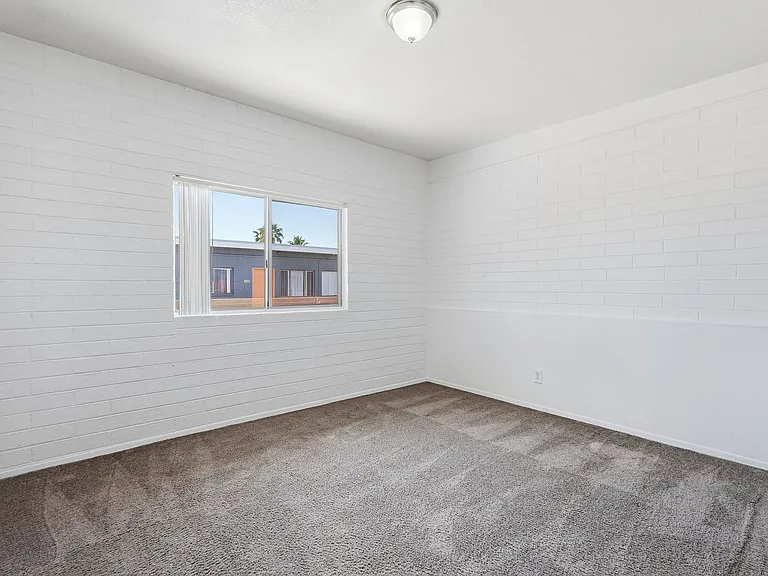 Alvernon811-835 — Photo 15