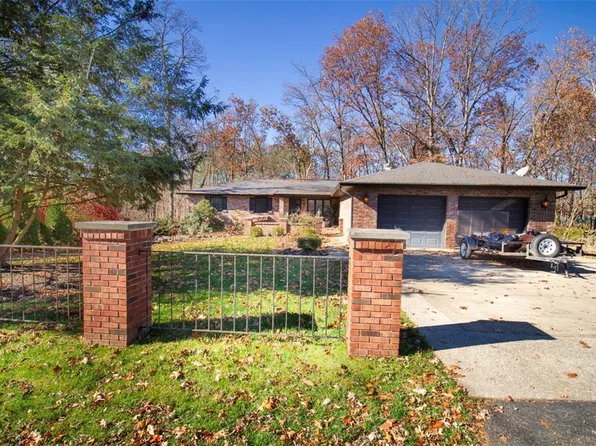 126 Edgewood Dr, Marshall, IL 62441