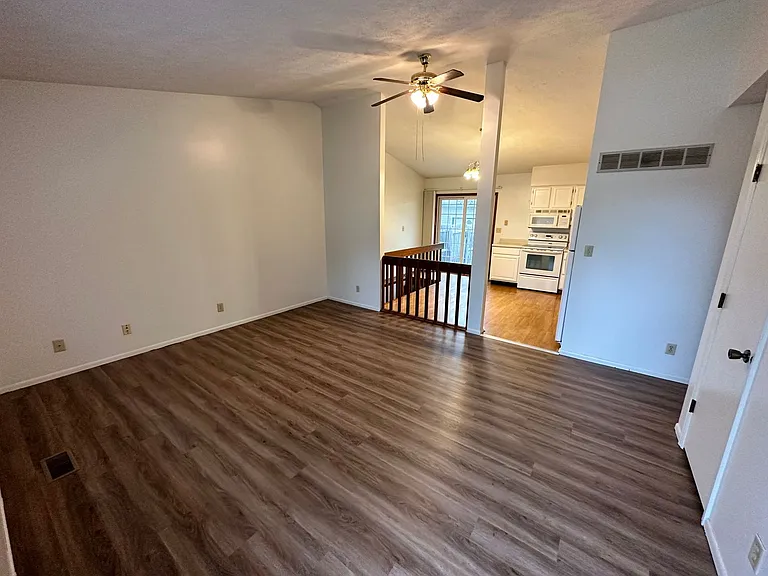 2321 W Sumner St — Photo 4