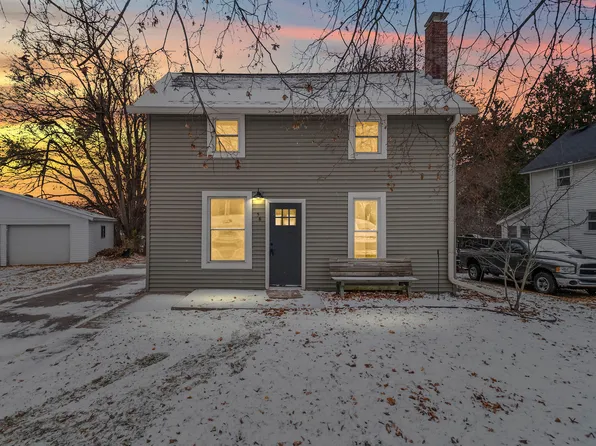 56 Griswold St, Hillsdale, MI 49242