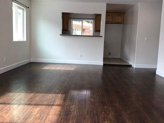 3rd image of 11243 Emelita St