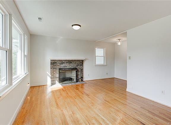 4th image of 2211 Ives Ln
