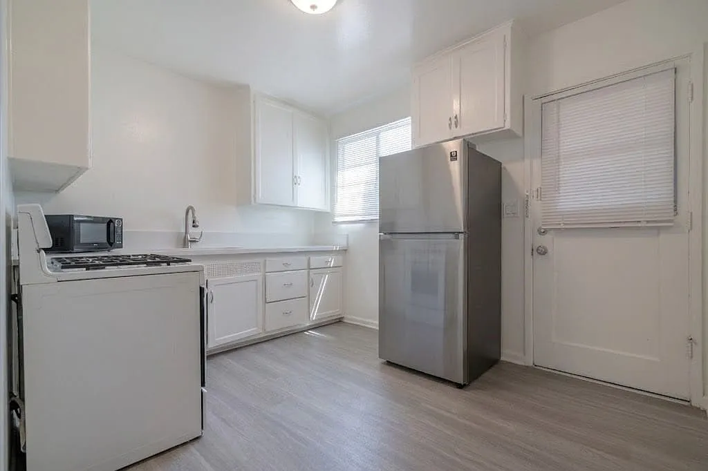 1 bed, 700 sqft, $1,725 — Photo 3