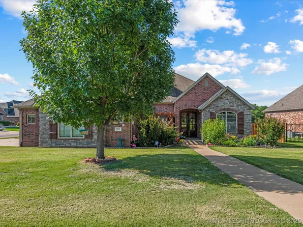 5719 Nottingham Pl, Bartlesville, OK 74006