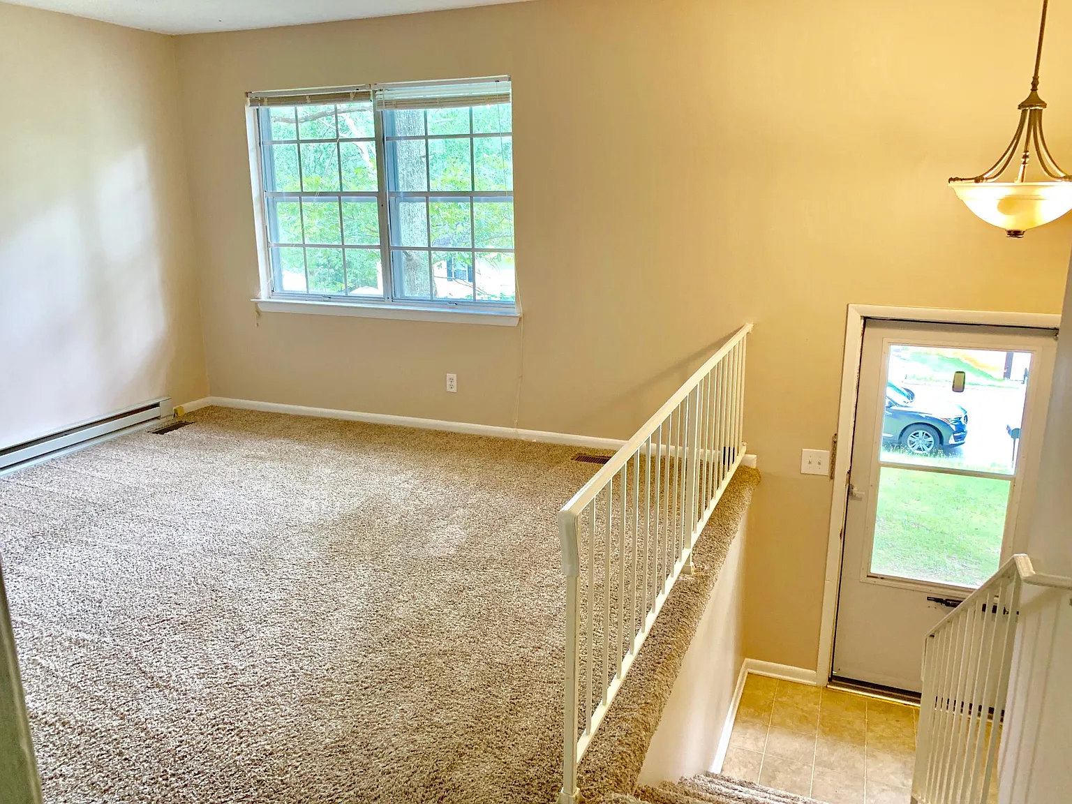 3 bed, 1.5 bath, 1500 sqft, $1,689 — Photo 3