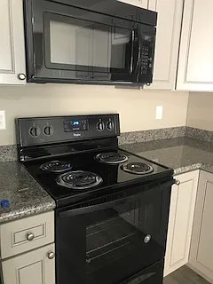 13902 W Bergen Dr — Photo 3