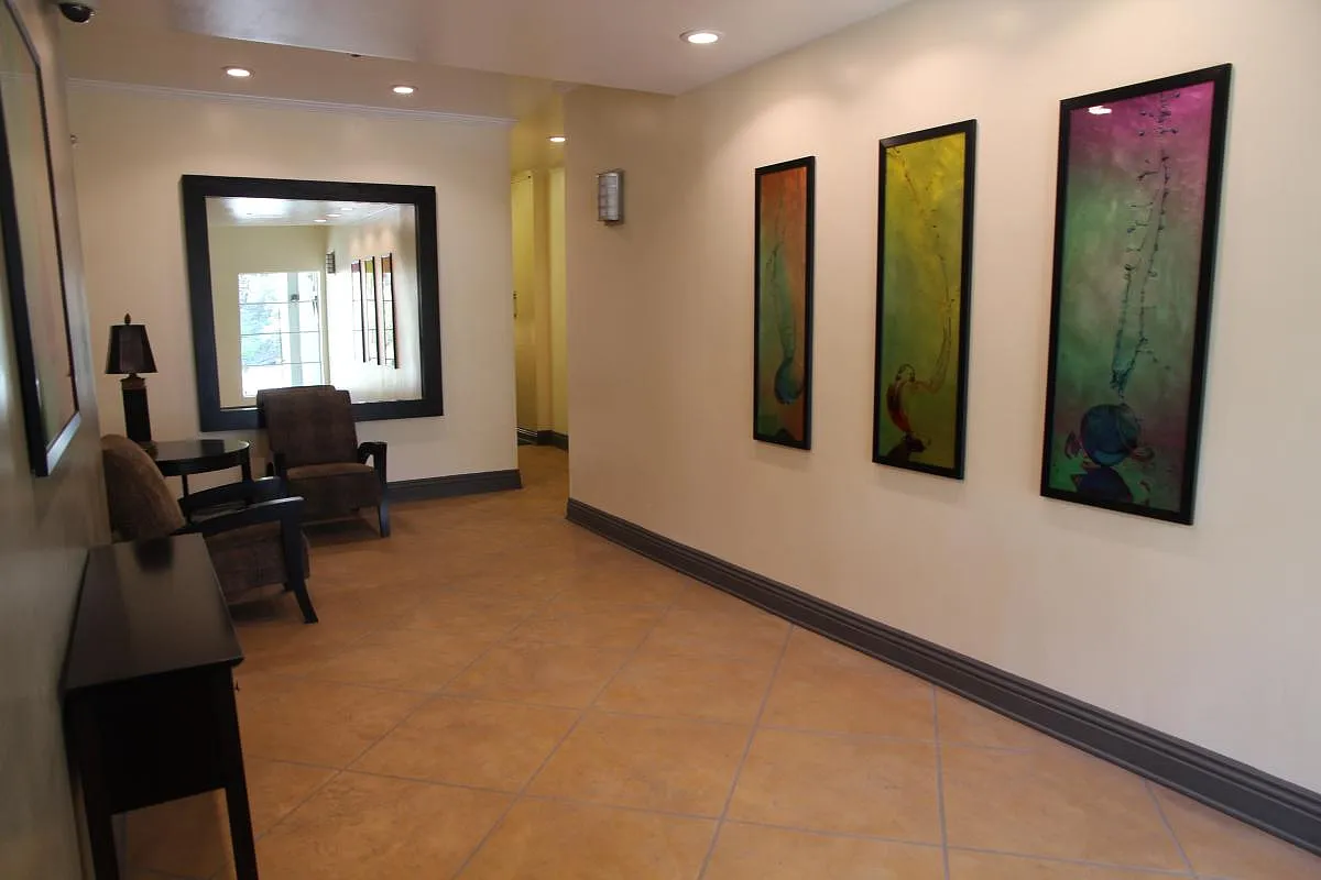 2 bed, 1221 sqft, $3,200 — Photo 2