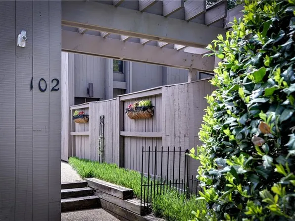 102 Harrops Gln, Williamsburg, VA 23185