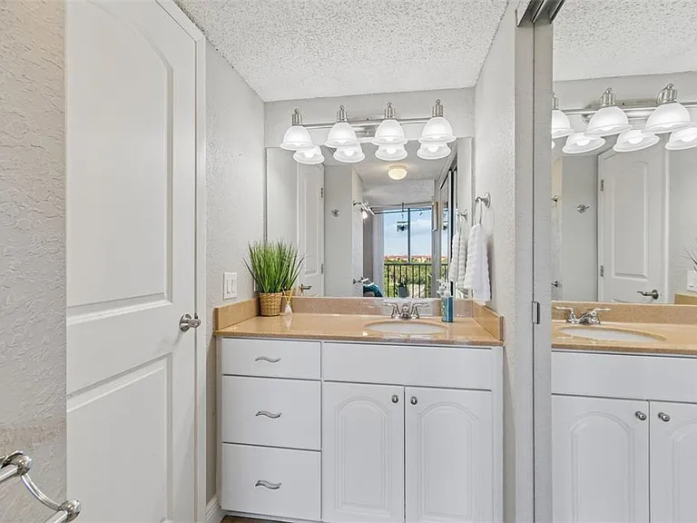 900 Cove Cay Dr #5F — Photo 32
