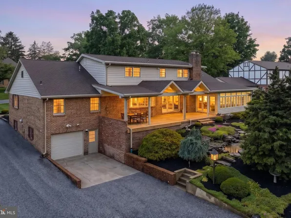 1435 Detwiler Dr, York, PA 17404