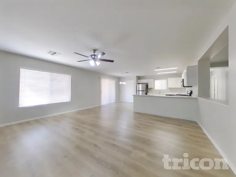 12601 W Pershing St — Photo 3
