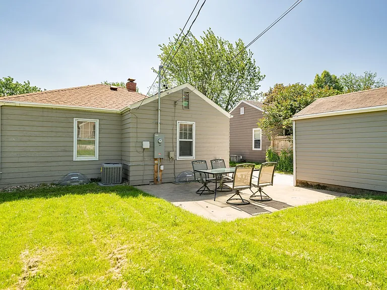 1219 S Glendale Ave — Photo 19