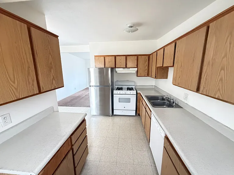 517 Palm Dr — Photo 6