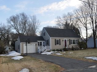 9 Remsen Ave, Medfield, MA 02052