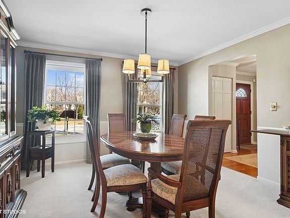 5th image of 2122 N Williamsburg St