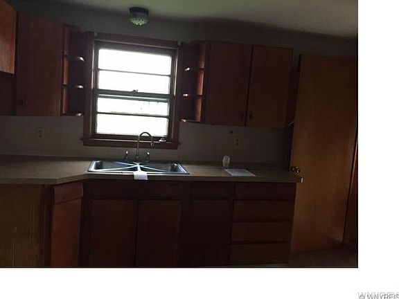 4th image of 101 Medina St