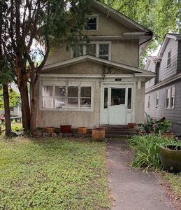 712 Cedar Lake Rd S, Minneapolis, MN, 55405