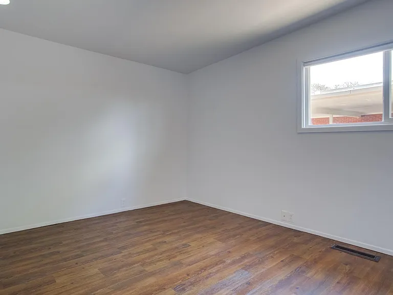 2513 47th St — Photo 24