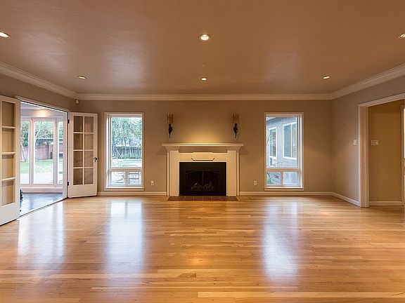 4th image of 420 E Buckingham Way