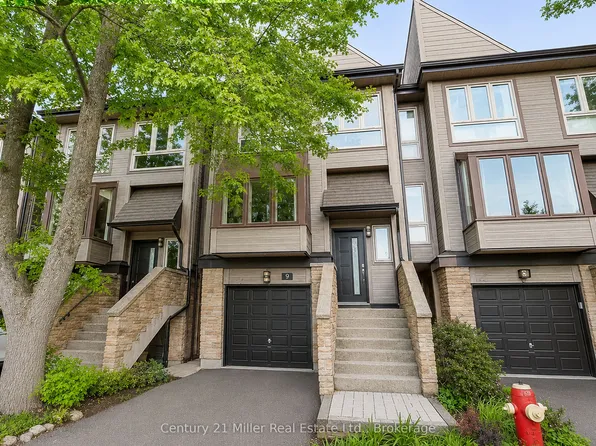 1120 Queens Ave #9, Oakville, ON L6H 2B5