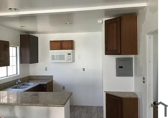 2 bed, 721 sqft, $3,052 — Photo 2