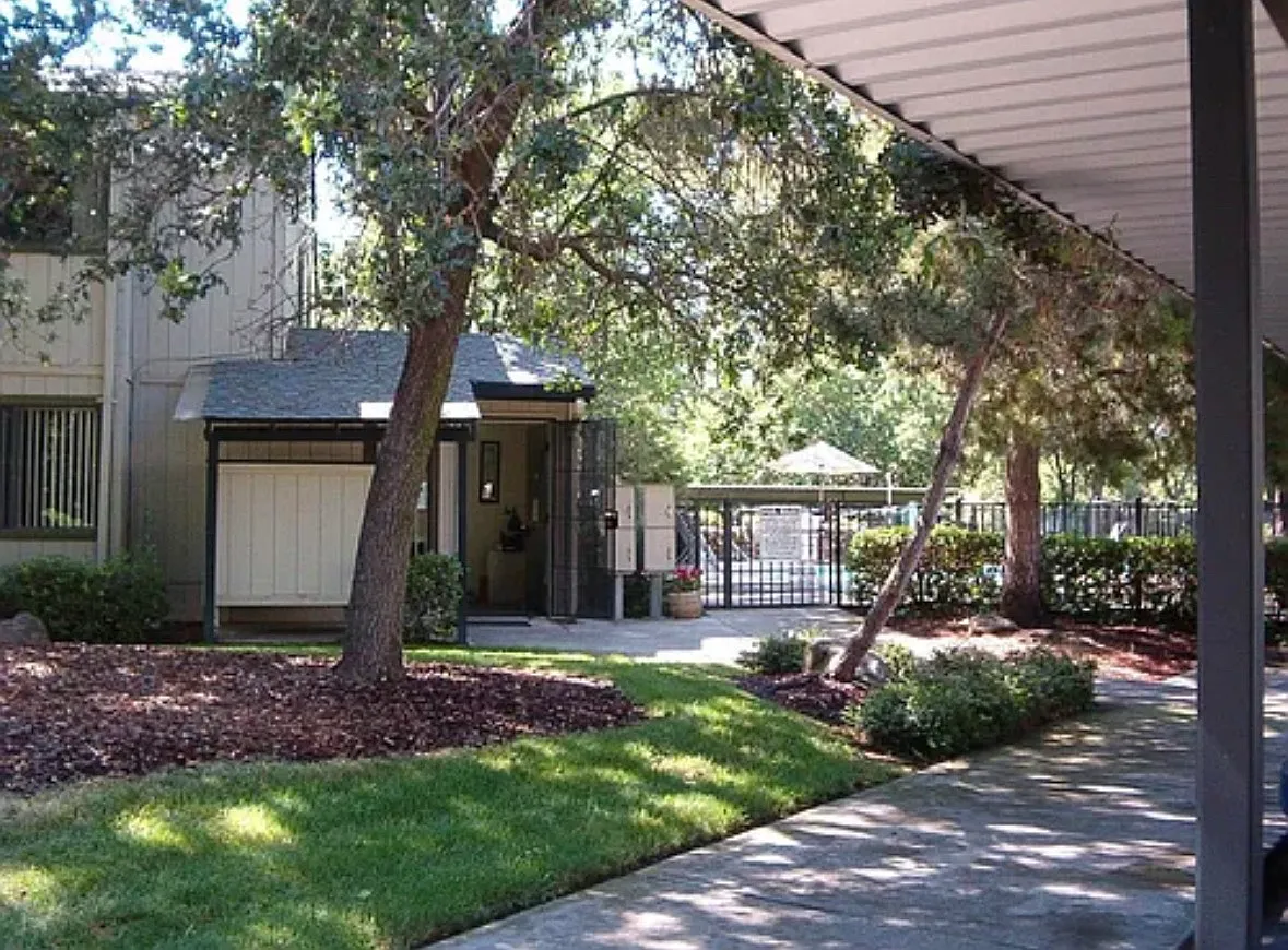 College Oak Dr, Sacramento — Photo 1