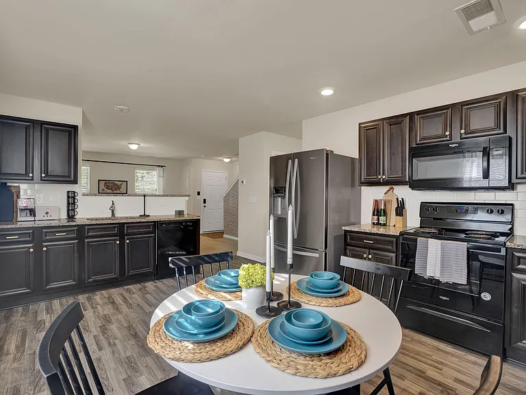 565 Stockton Way — Photo 10