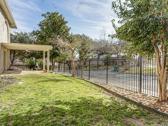 5th image of 444 Herff St