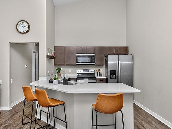 4th image of 2511 NE Oak Dr Unit 2