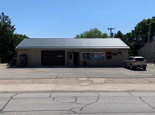 607 S Main St, Monona, IA 52159