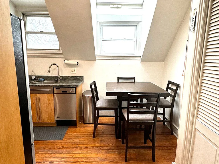 450 Lyceum Ave #4 — Photo 3