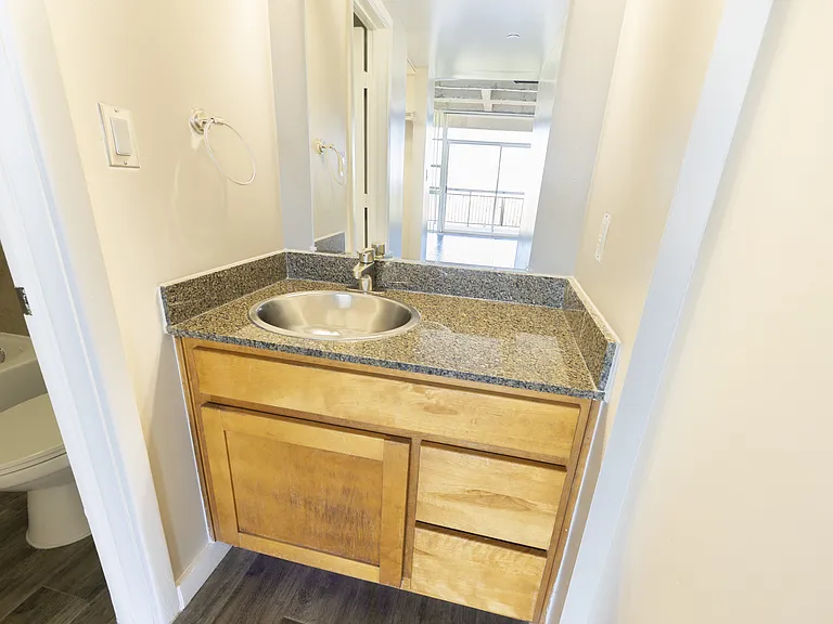 230 West Alabama Apartments — Photo 25