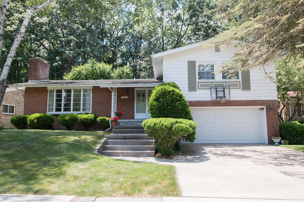 2226 Wellesley Dr photo 1