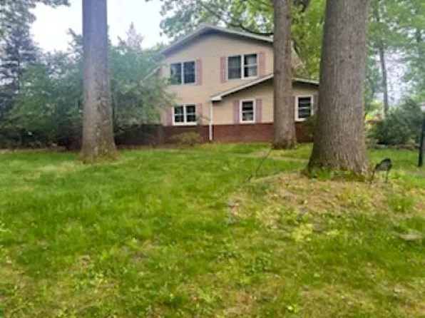 992 Ridge Ct, New Milford, NJ 07646