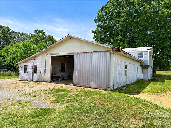 3rd image of 3895 Needmore Rd