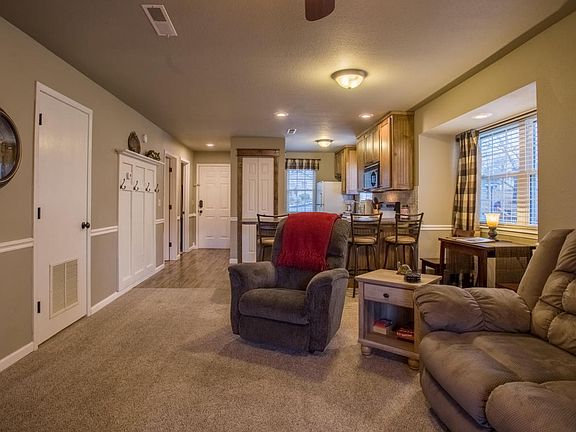 3rd image of 20 Gold Finch Dr