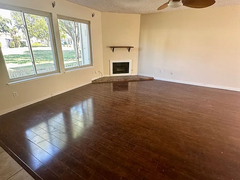 5042 Glide Dr #11 — Photo 3
