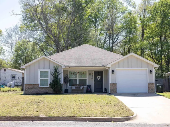 2214 Walton Rd, Tyler, TX 75701