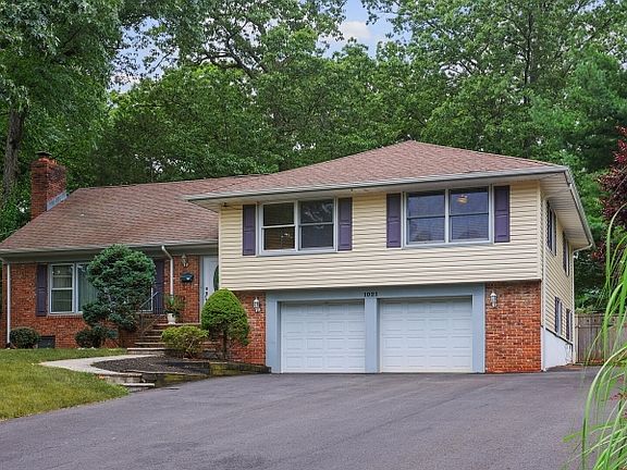 2nd image of 1021 Oak Ln